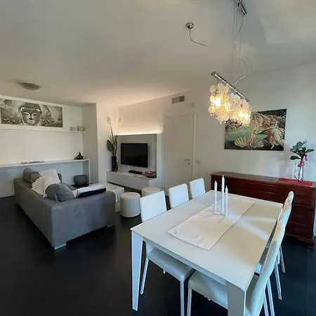 Elegant Relax Near Veron Center Fair Garda Apartment *
