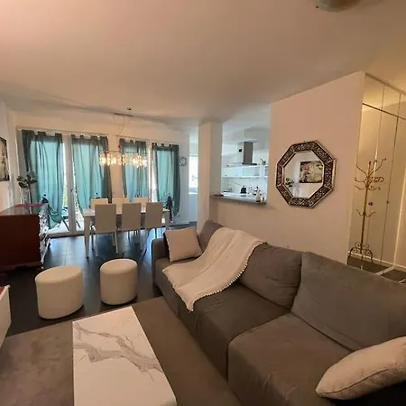 Elegant Relax Near Veron Center Fair Garda Apartment