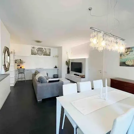 Apartment Elegant Relax Near Veron Center Fair Garda *